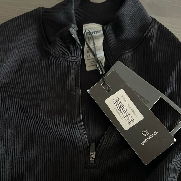 NWT Bo + Tee Ribbed Long Sleeve Zip Front Crop Top in Black - Picture 3 of 4